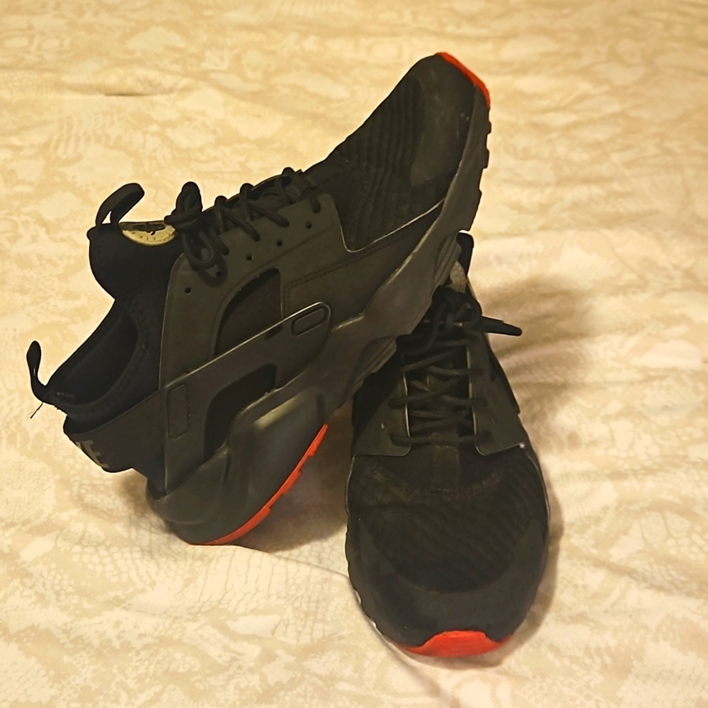NIKE AIR HUARACHE
